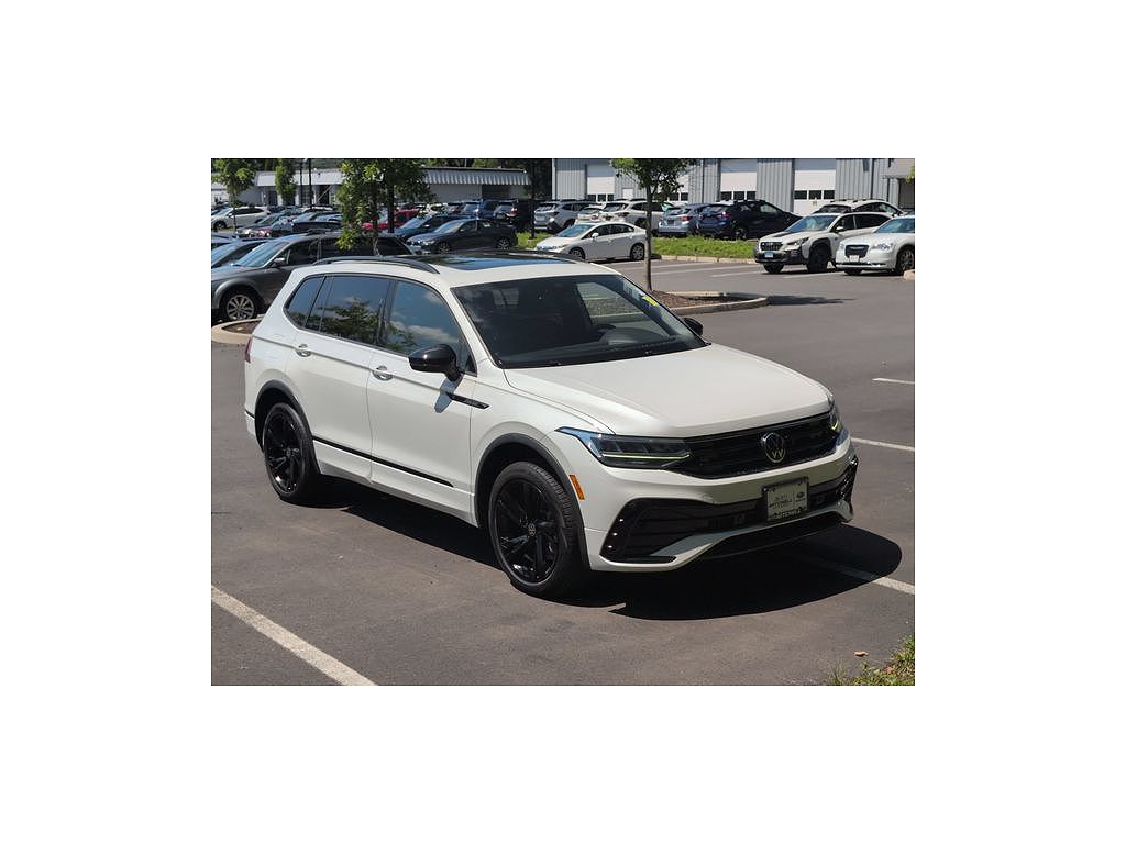 2023 Volkswagen Tiguan SE R-Line Black
