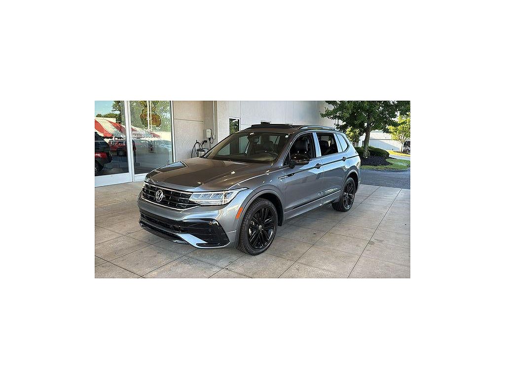2022 Volkswagen Tiguan SE R-Line Black
