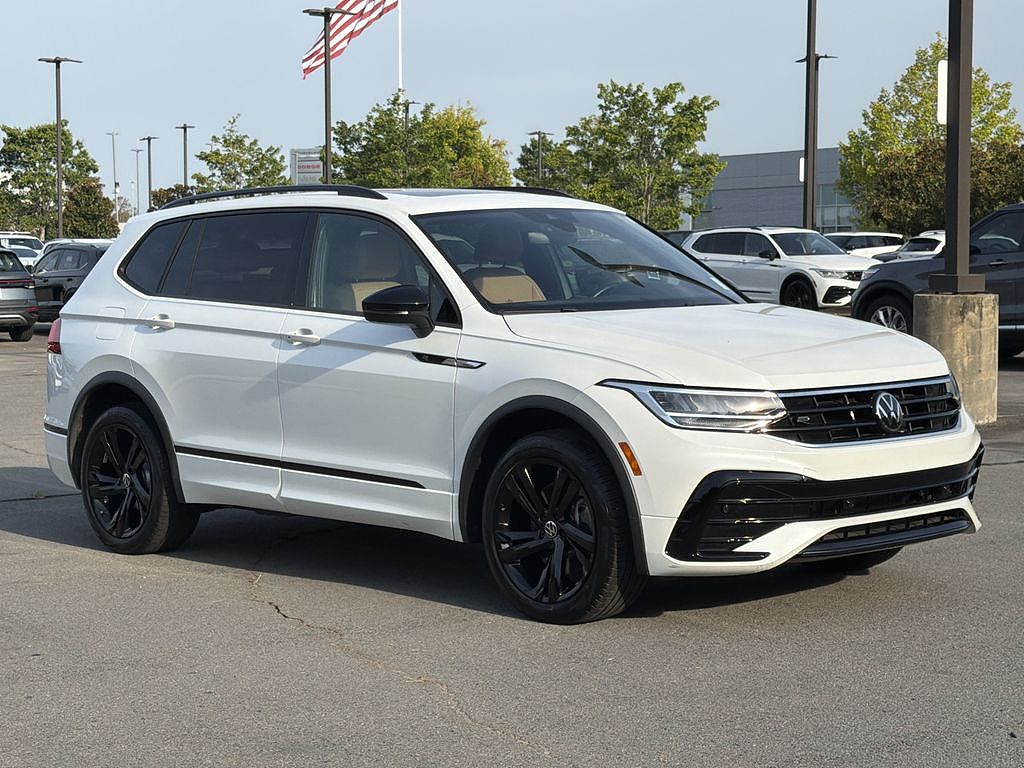 2024 Volkswagen Tiguan 2.0T SE R-Line Black