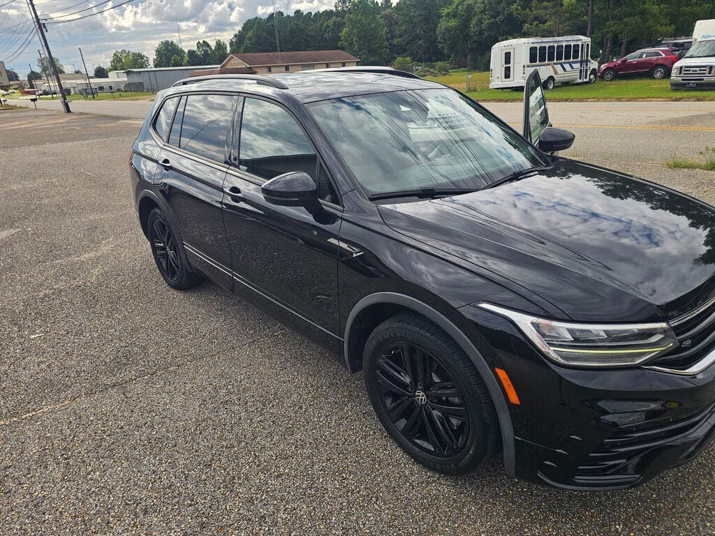 2022 Volkswagen Tiguan SE R-Line Black