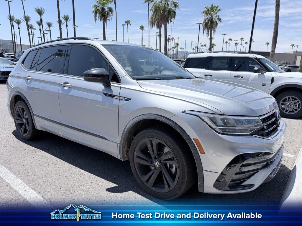 2023 Volkswagen Tiguan SE R-Line Black