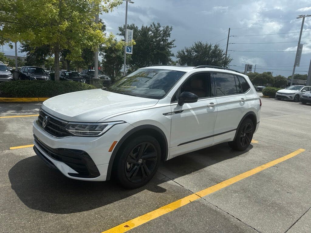 2024 Volkswagen Tiguan SE R-Line Black