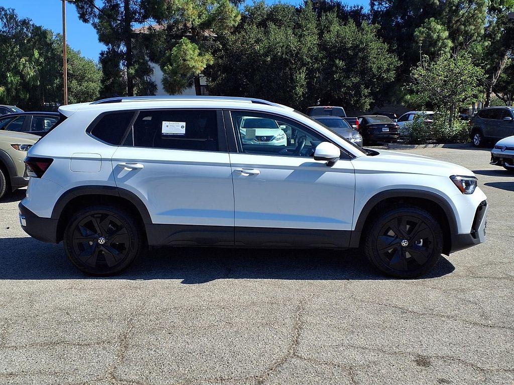 2026 Volkswagen Taos SE