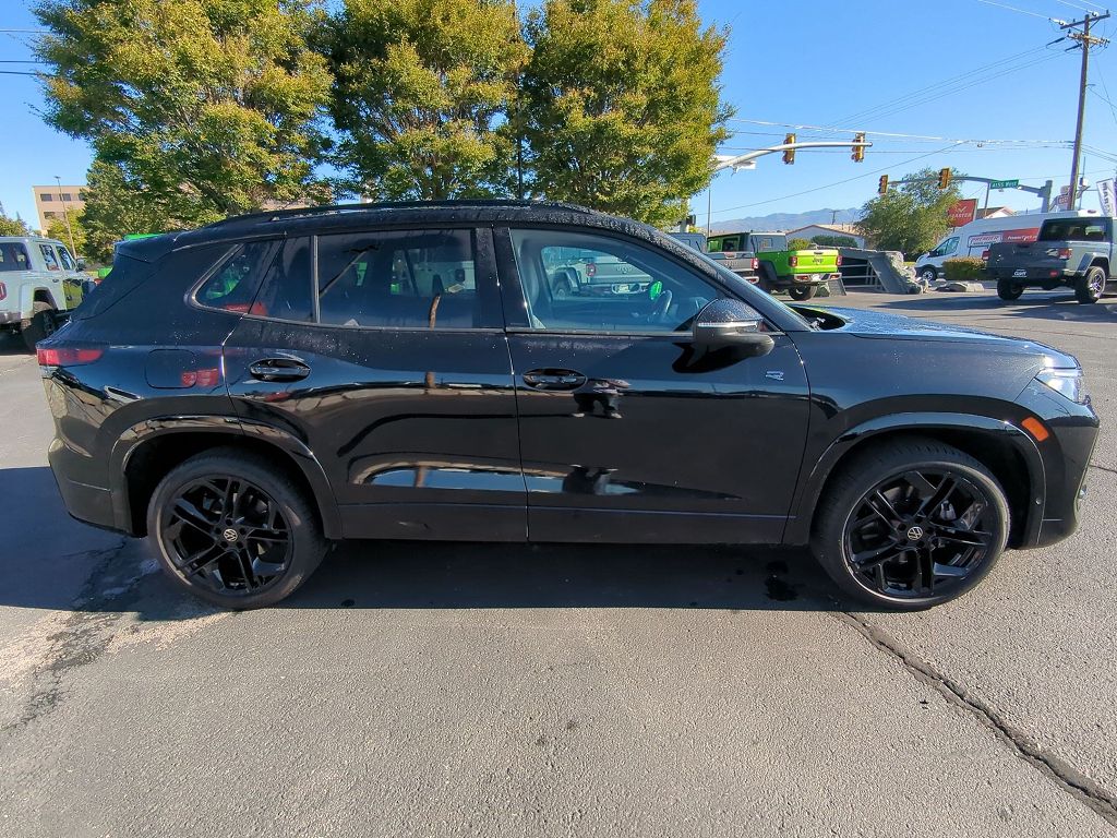 2025 Volkswagen Tiguan SE R-Line Black