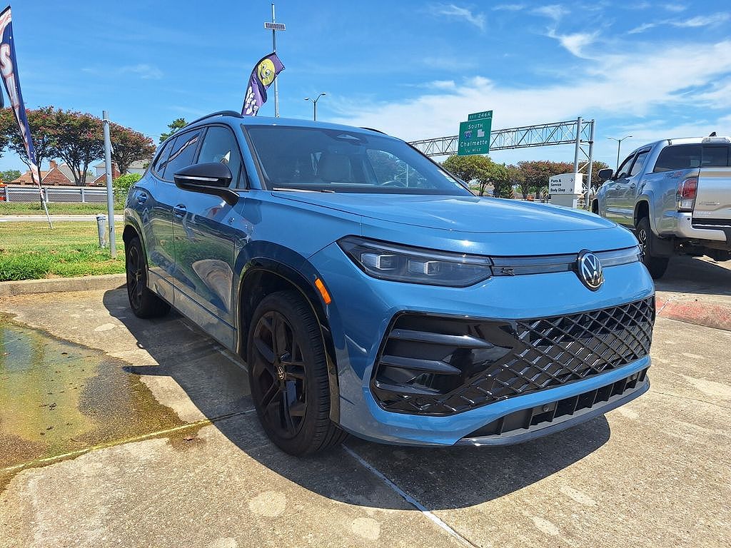 2025 Volkswagen Tiguan SE R-Line Black