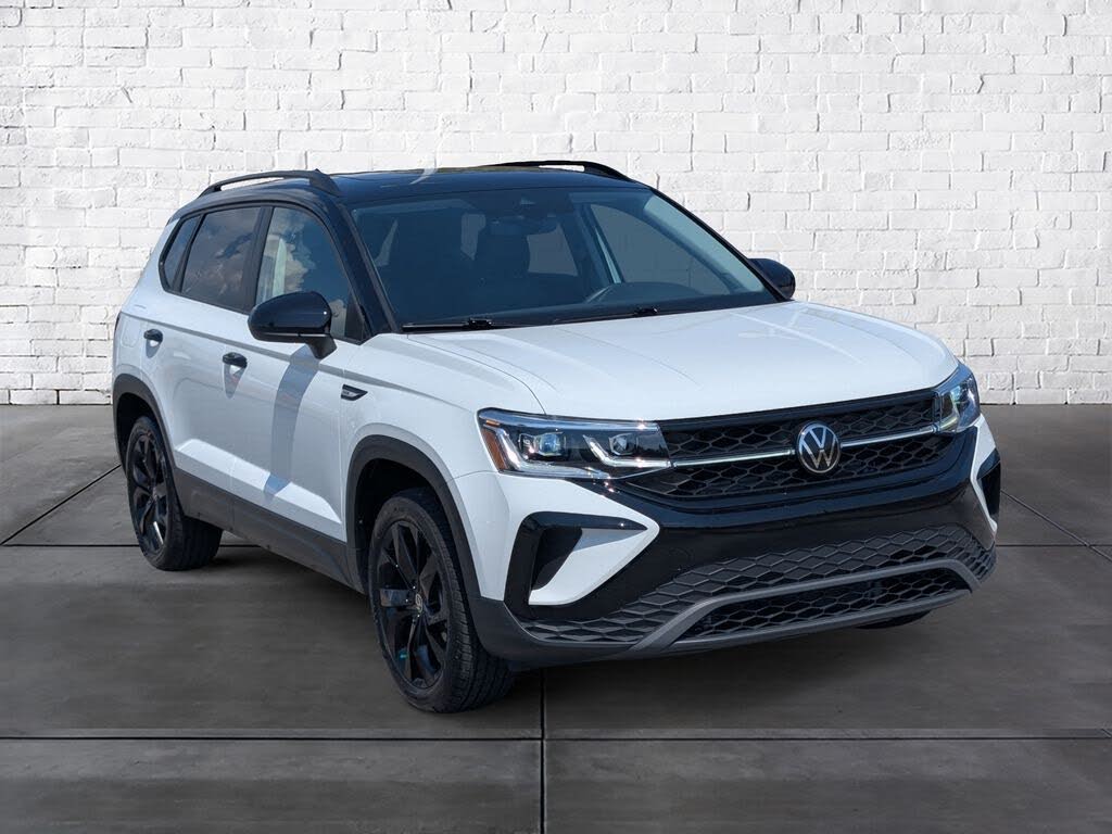 2024 Volkswagen Taos SE Black