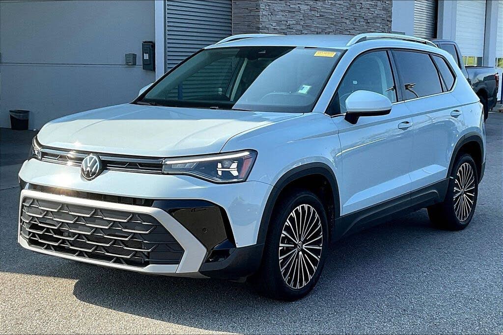 2025 Volkswagen Taos SE