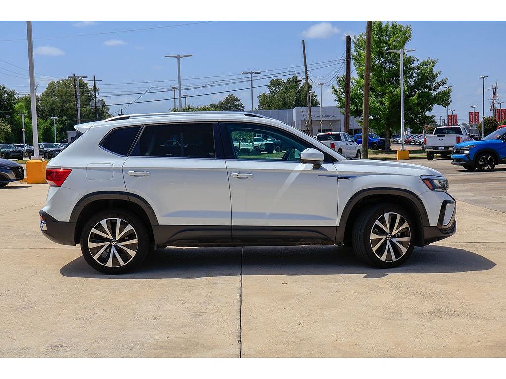 2024 Volkswagen Taos SE