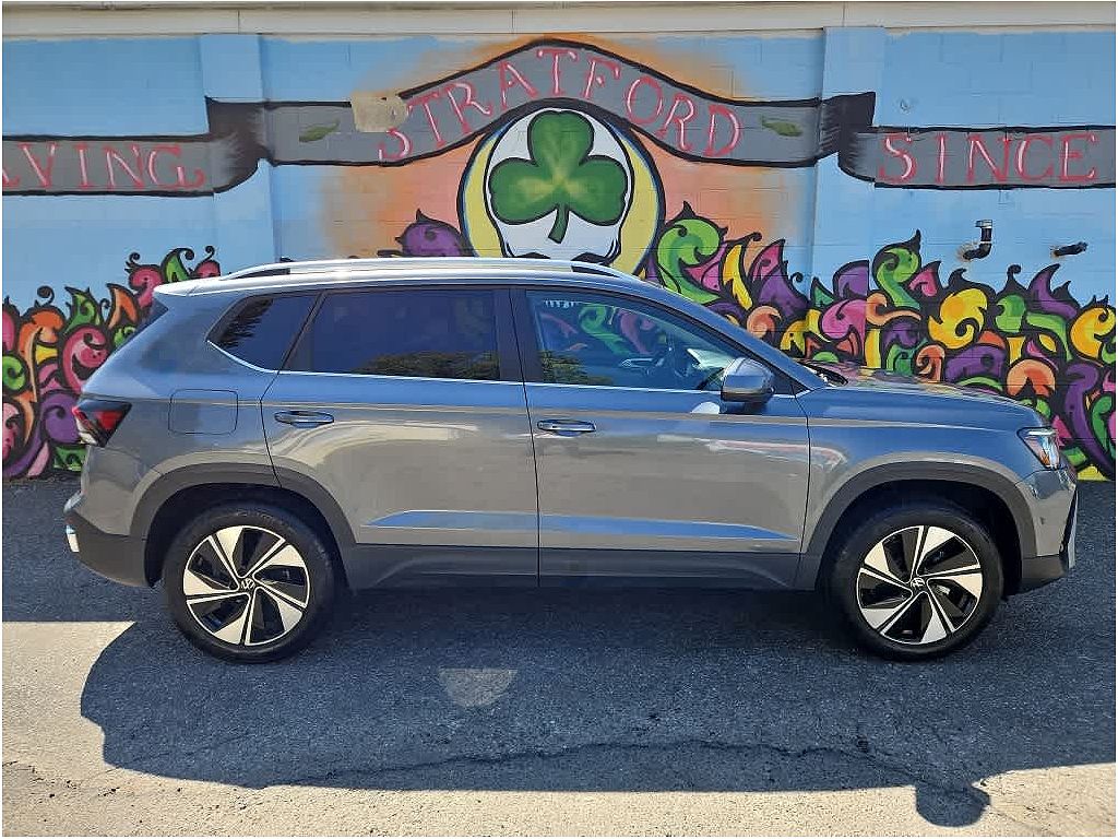 2025 Volkswagen Taos SE
