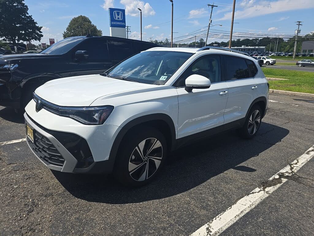 2025 Volkswagen Taos SE