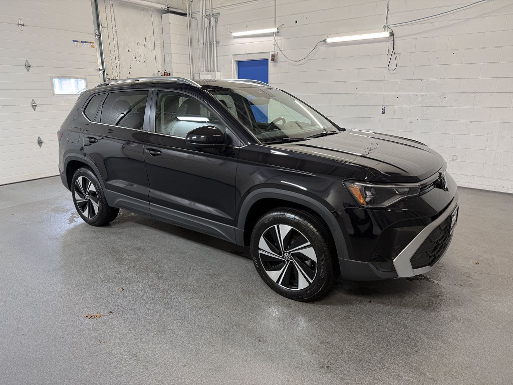 2025 Volkswagen Taos SE