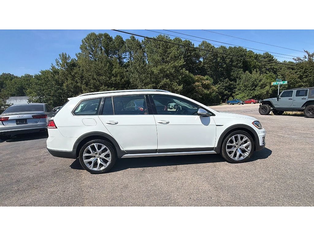 2018 Volkswagen Golf TSI SE