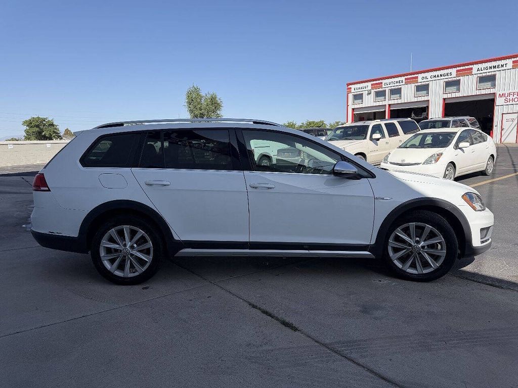 2017 Volkswagen Golf TSI SE