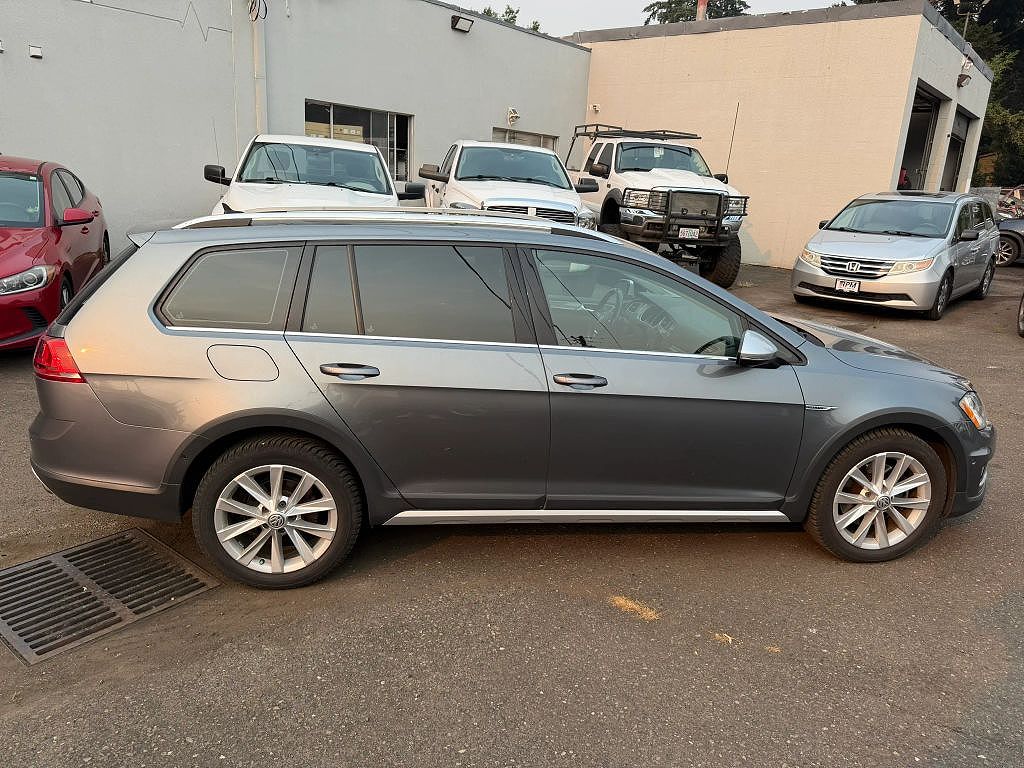 2017 Volkswagen Golf Alltrack TSI S