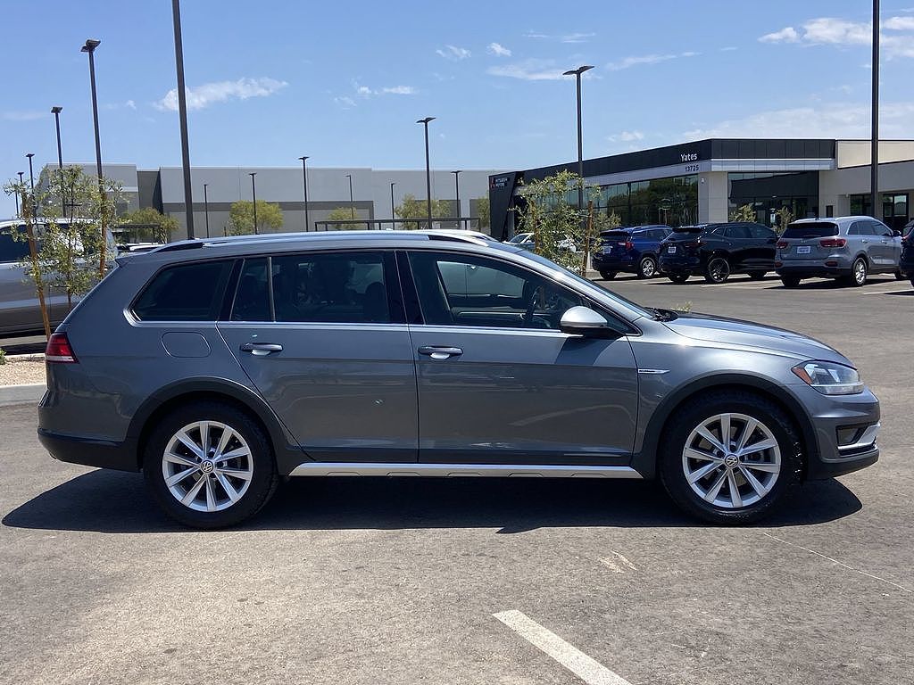2019 Volkswagen Golf TSI SE