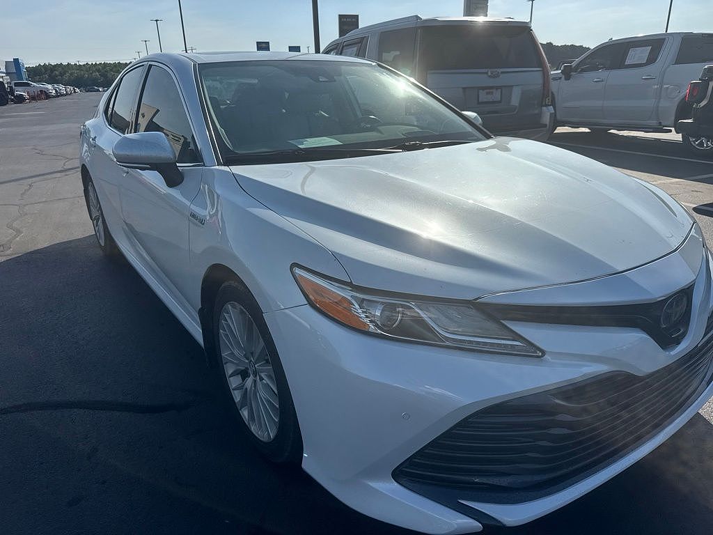 2019 Toyota Camry Hybrid LE