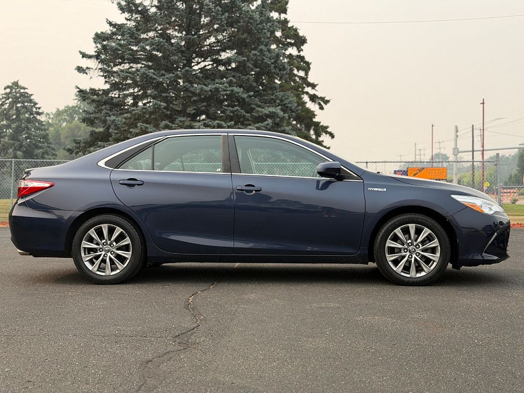 2017 Toyota Camry Hybrid SE