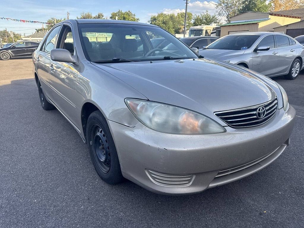2005 Toyota Camry LE