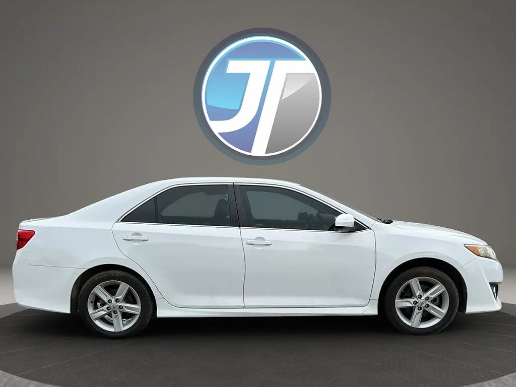 2012 Toyota Camry SE Sedan 4D