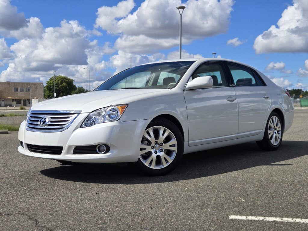 2010 Toyota Avalon XLS