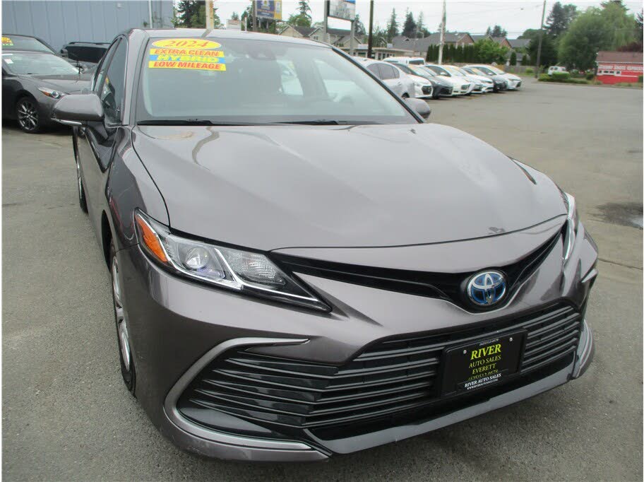 2024 Toyota Camry Hybrid LE