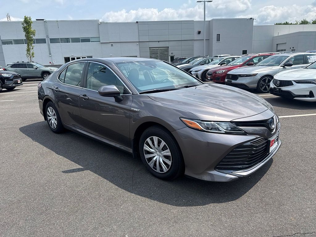 2020 Toyota Camry Hybrid LE