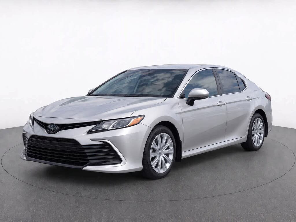 2022 Toyota Camry Hybrid LE