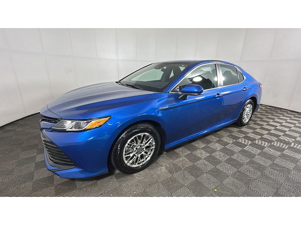 2020 Toyota Camry Hybrid LE