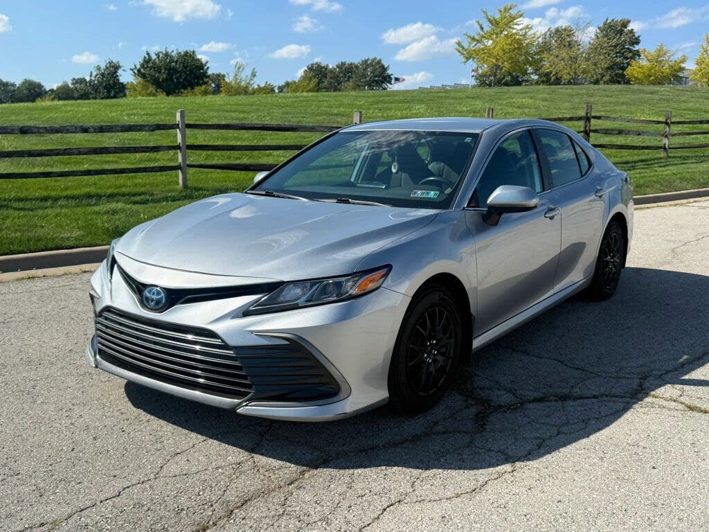2022 Toyota Camry Hybrid LE