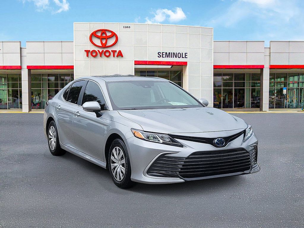 2024 Toyota Camry Hybrid LE
