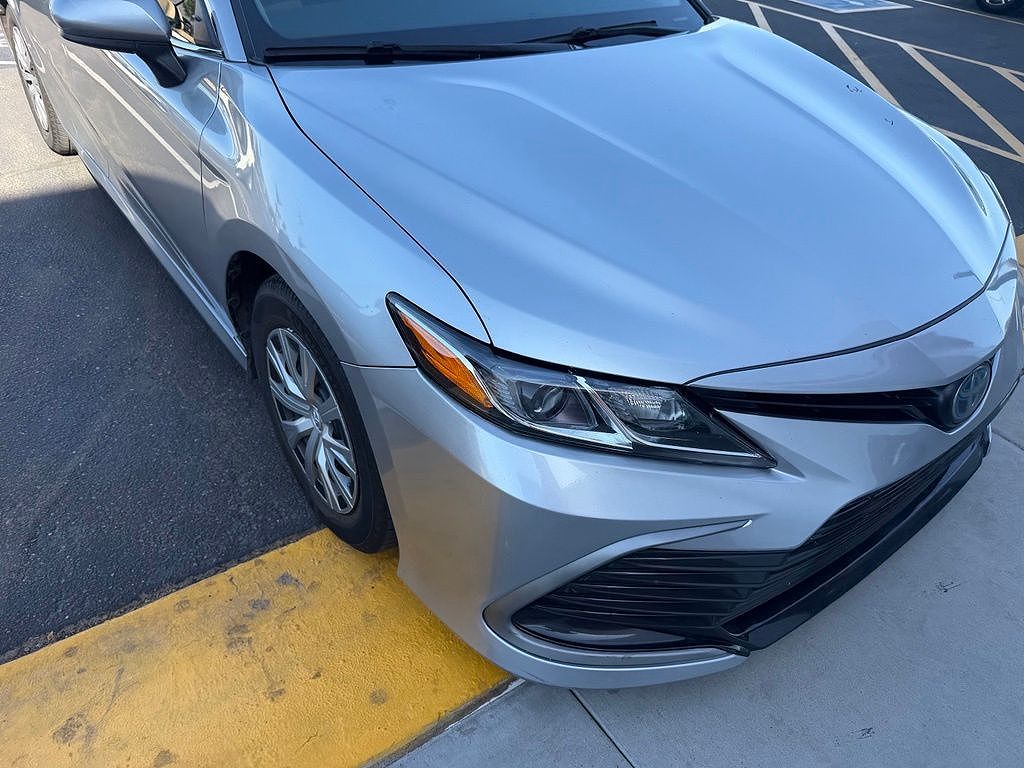 2022 Toyota Camry Hybrid LE
