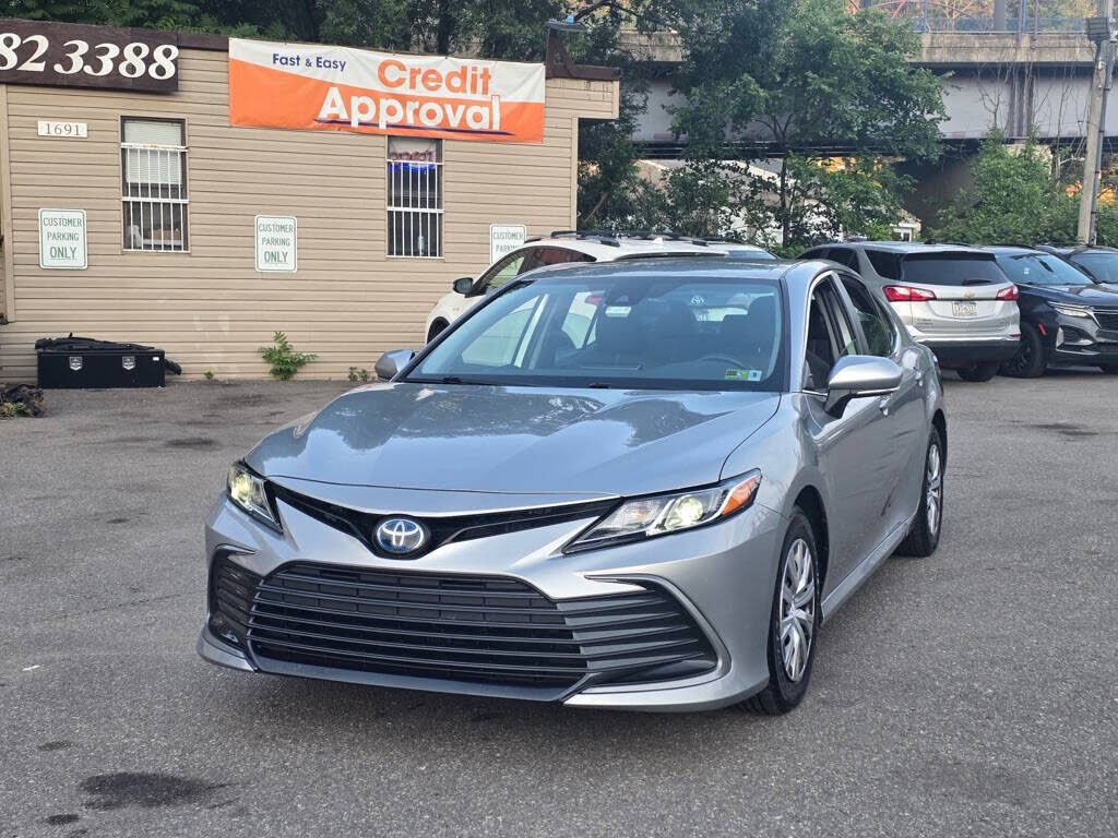 2022 Toyota Camry Hybrid LE