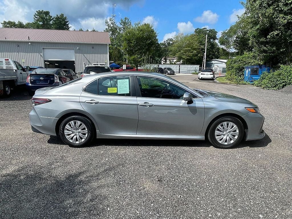 2022 Toyota Camry Hybrid LE