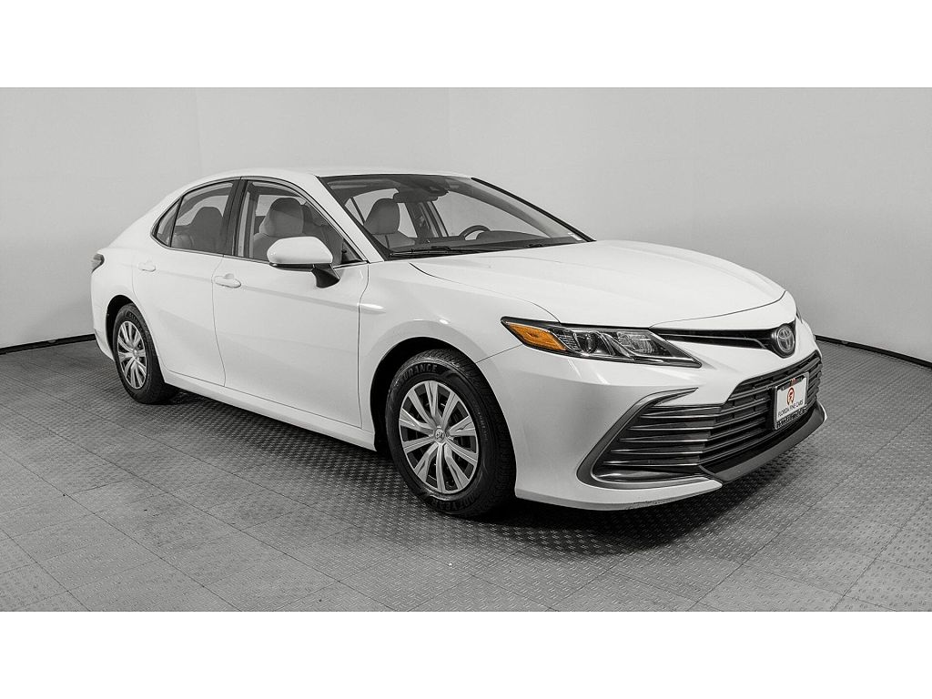 2022 Toyota Camry Hybrid LE