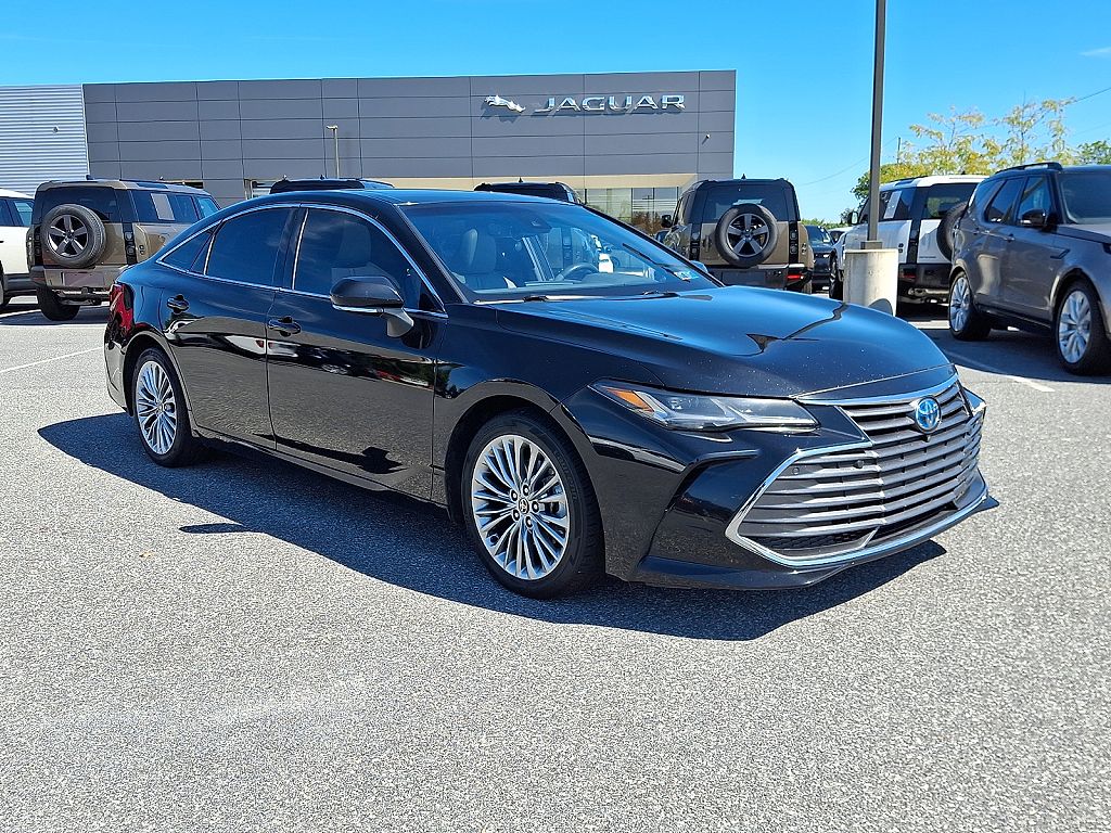 2022 Toyota Avalon Limited Hybrid
