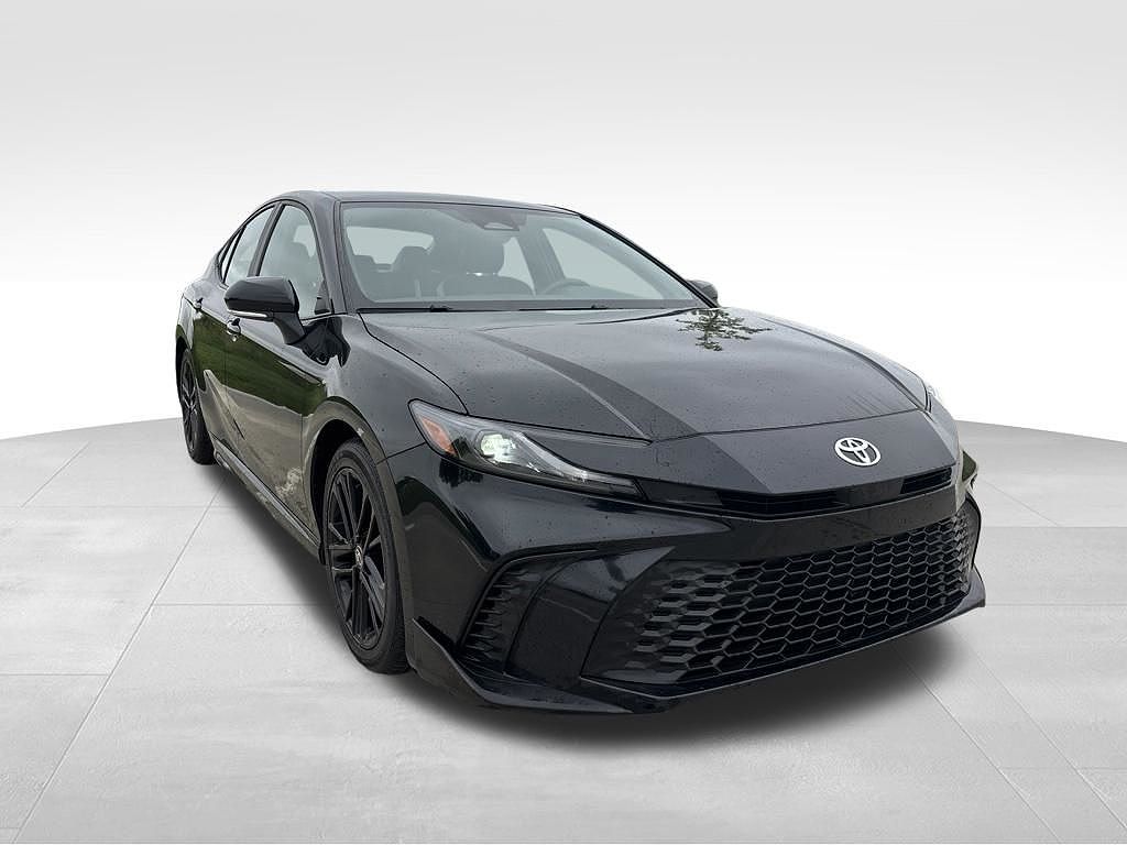 2025 Toyota Camry SE FWD