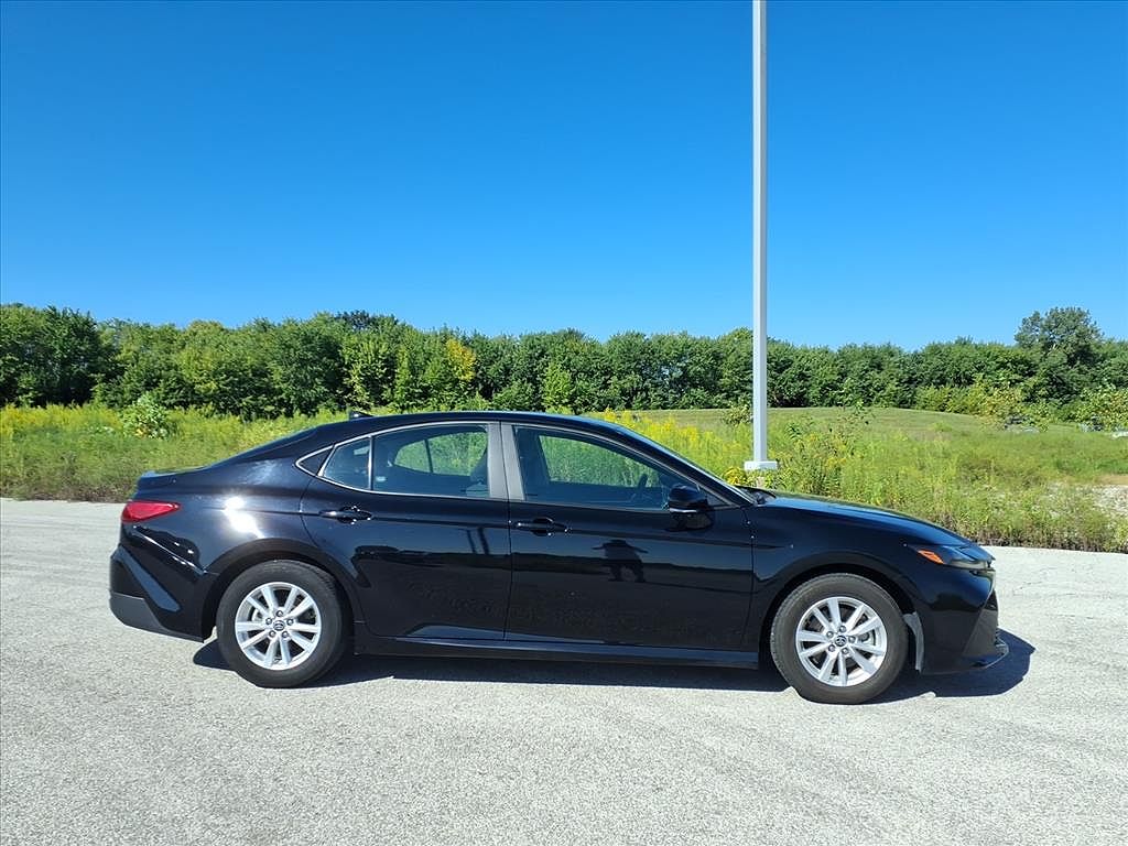2025 Toyota Camry Hybrid LE
