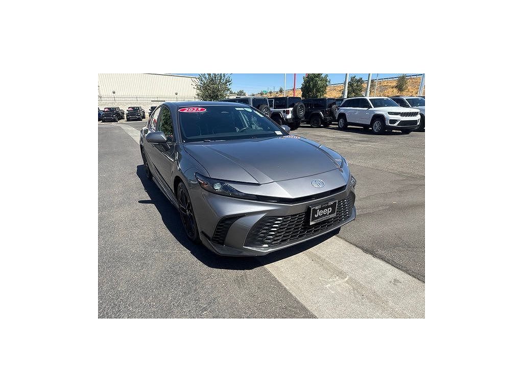 2025 Toyota Camry SE