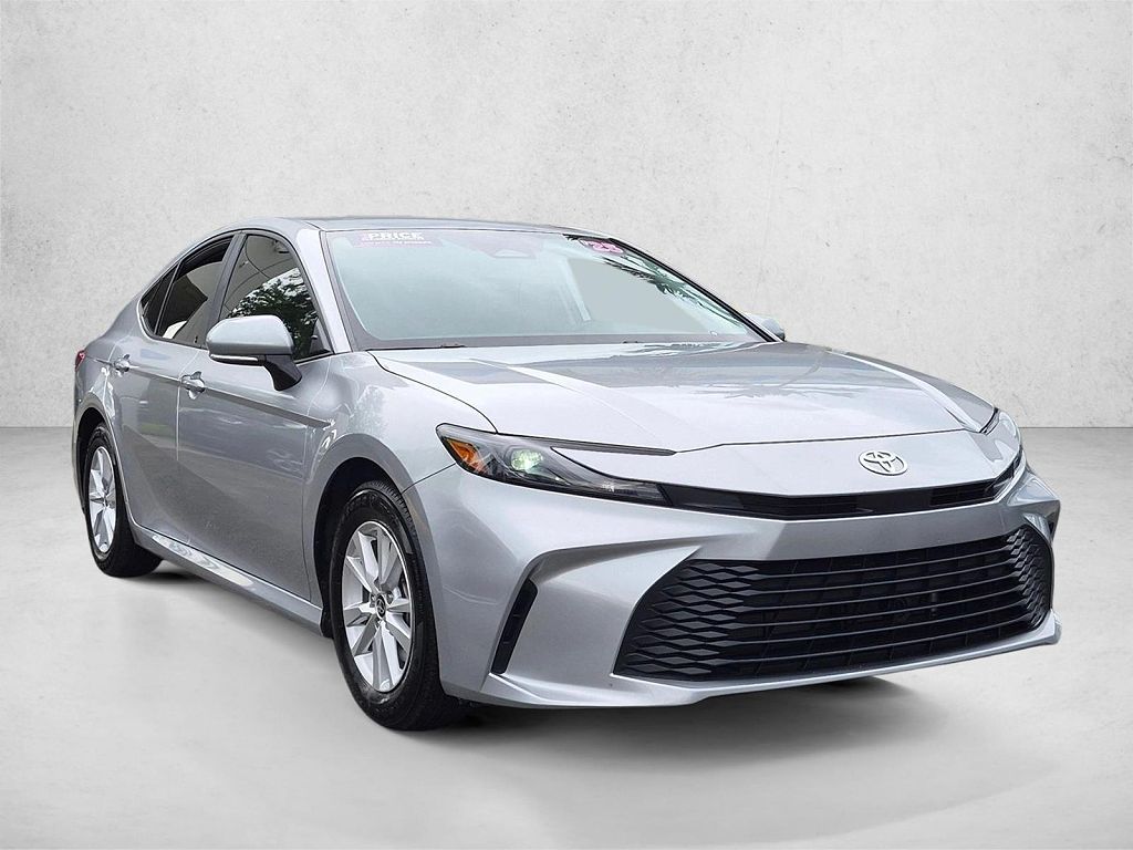 2025 Toyota Camry LE (SE)