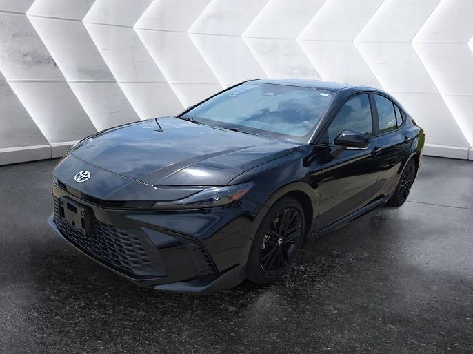 2025 Toyota Camry LE listing photo