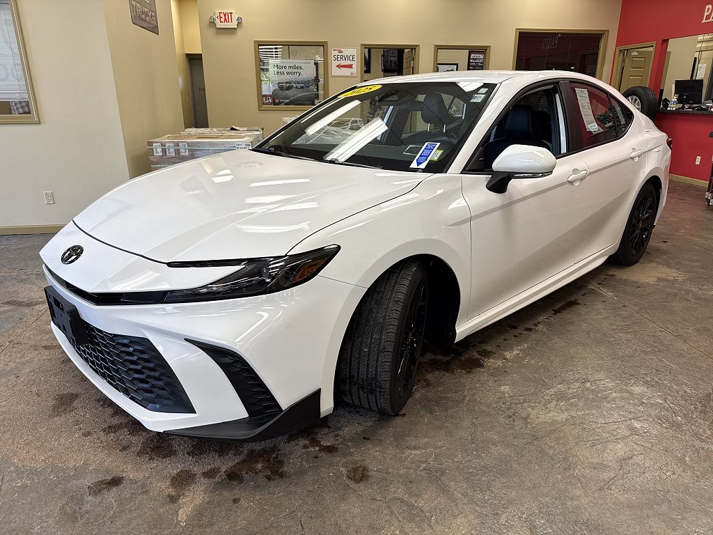 2025 Toyota Camry SE
