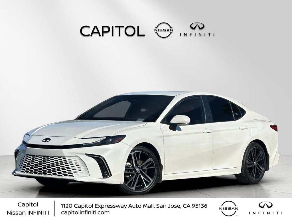 2025 Toyota Camry LE listing photo