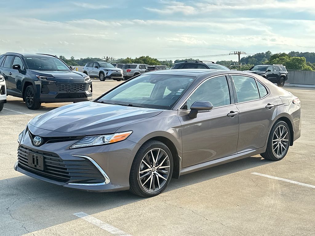 2023 Toyota Camry Hybrid XLE