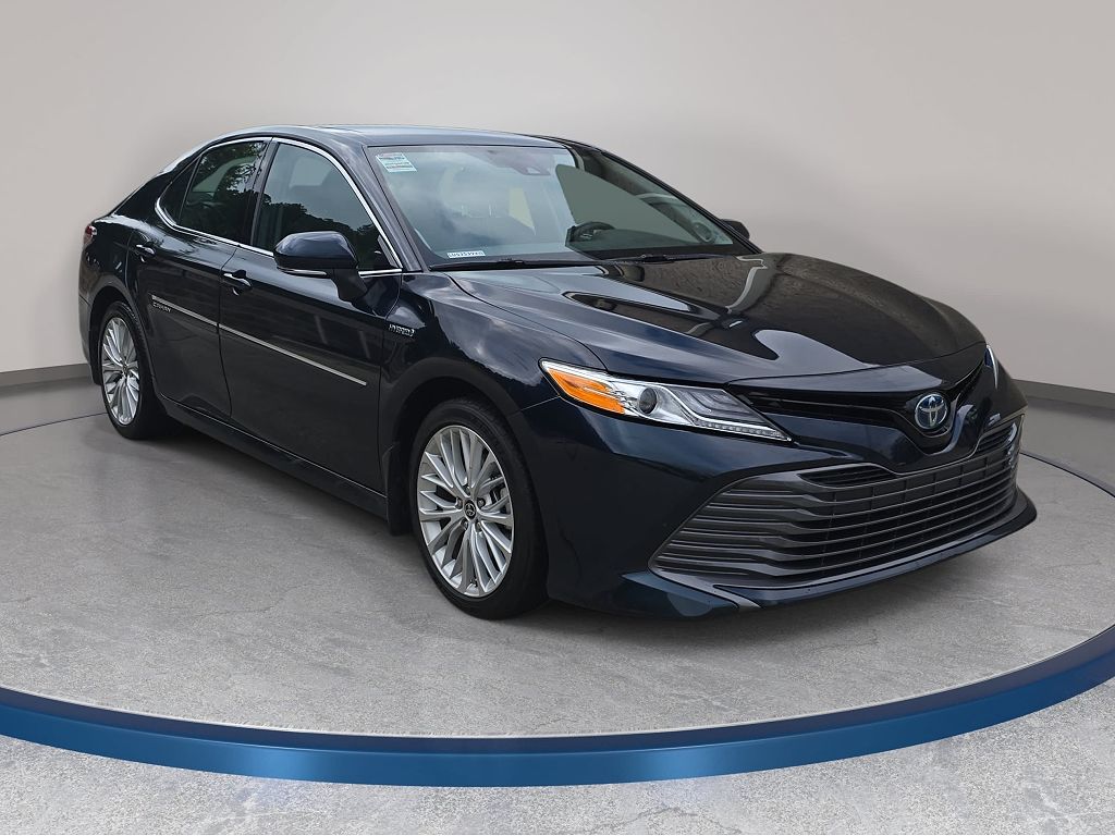 2020 Toyota Camry Hybrid XLE