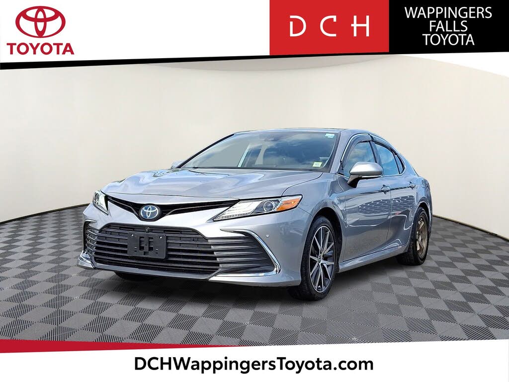 2022 Toyota Camry Hybrid XLE