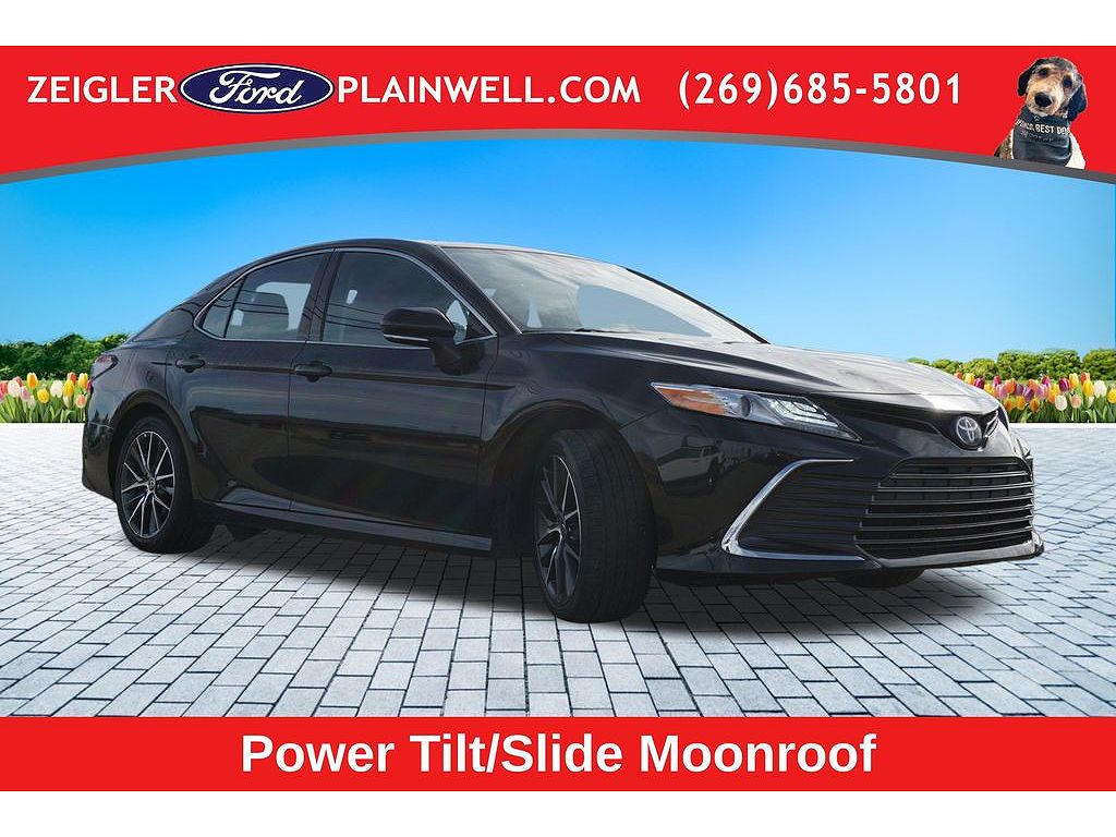 2022 Toyota Camry Hybrid XLE