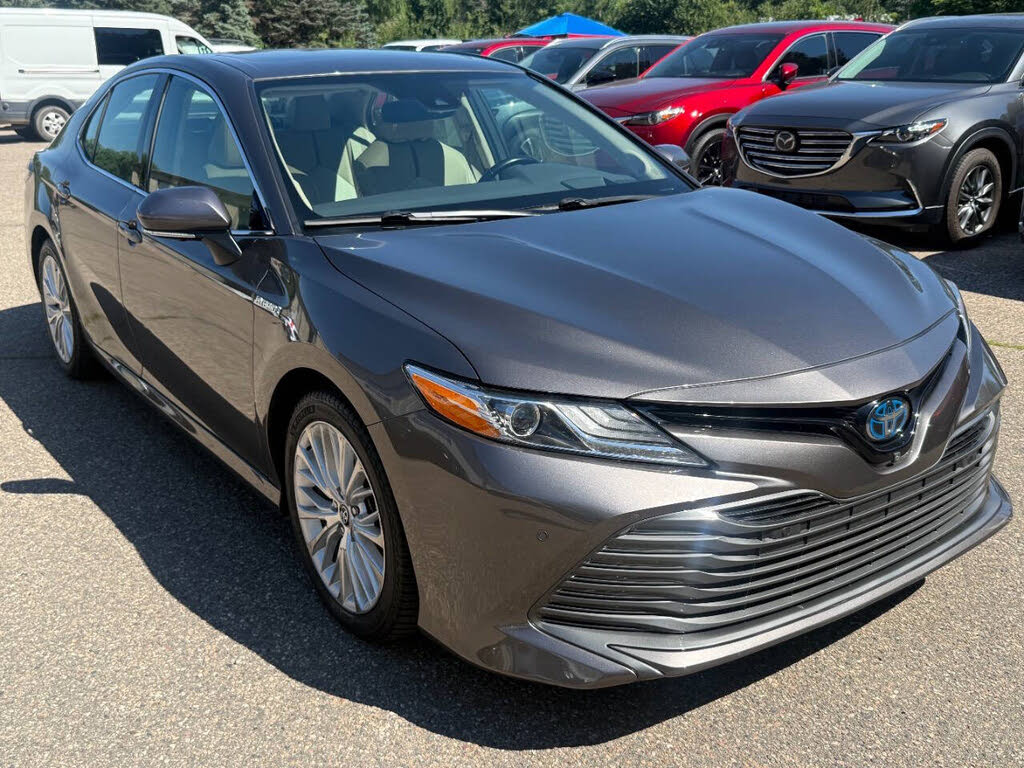 2020 Toyota Camry Hybrid XLE