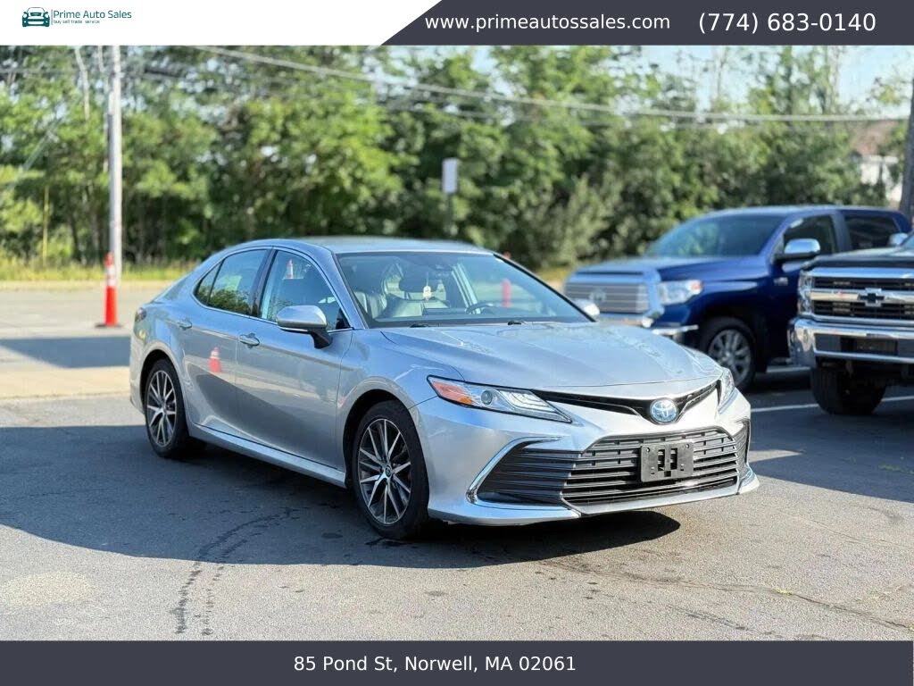 2022 Toyota Camry Hybrid XLE
