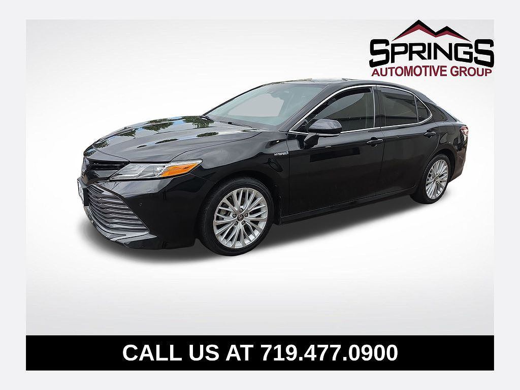 2020 Toyota Camry Hybrid XLE