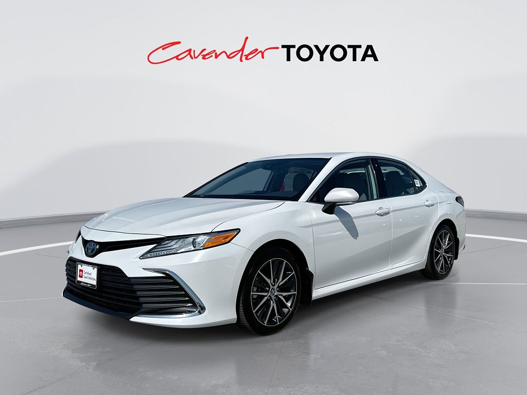 2021 Toyota Camry Hybrid XLE